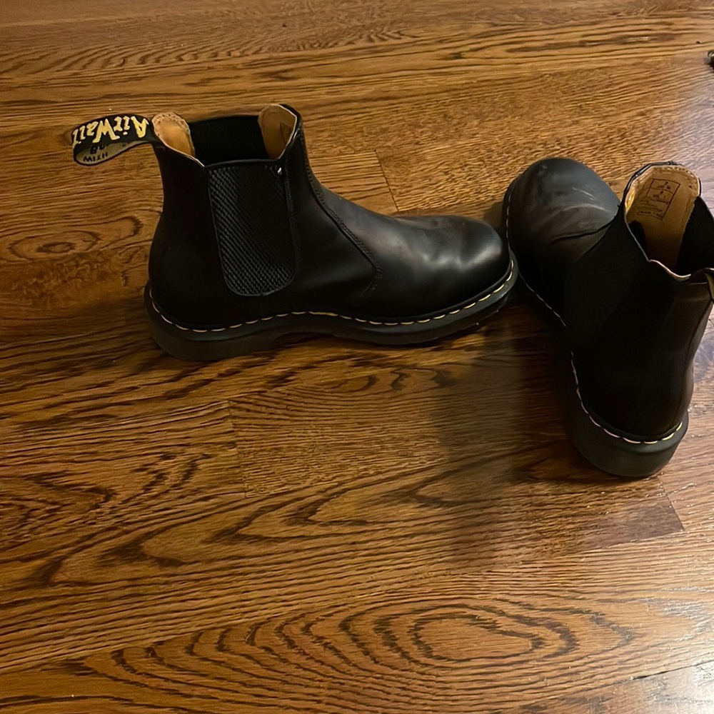 Dr. Martens- CHELSEA BOOT